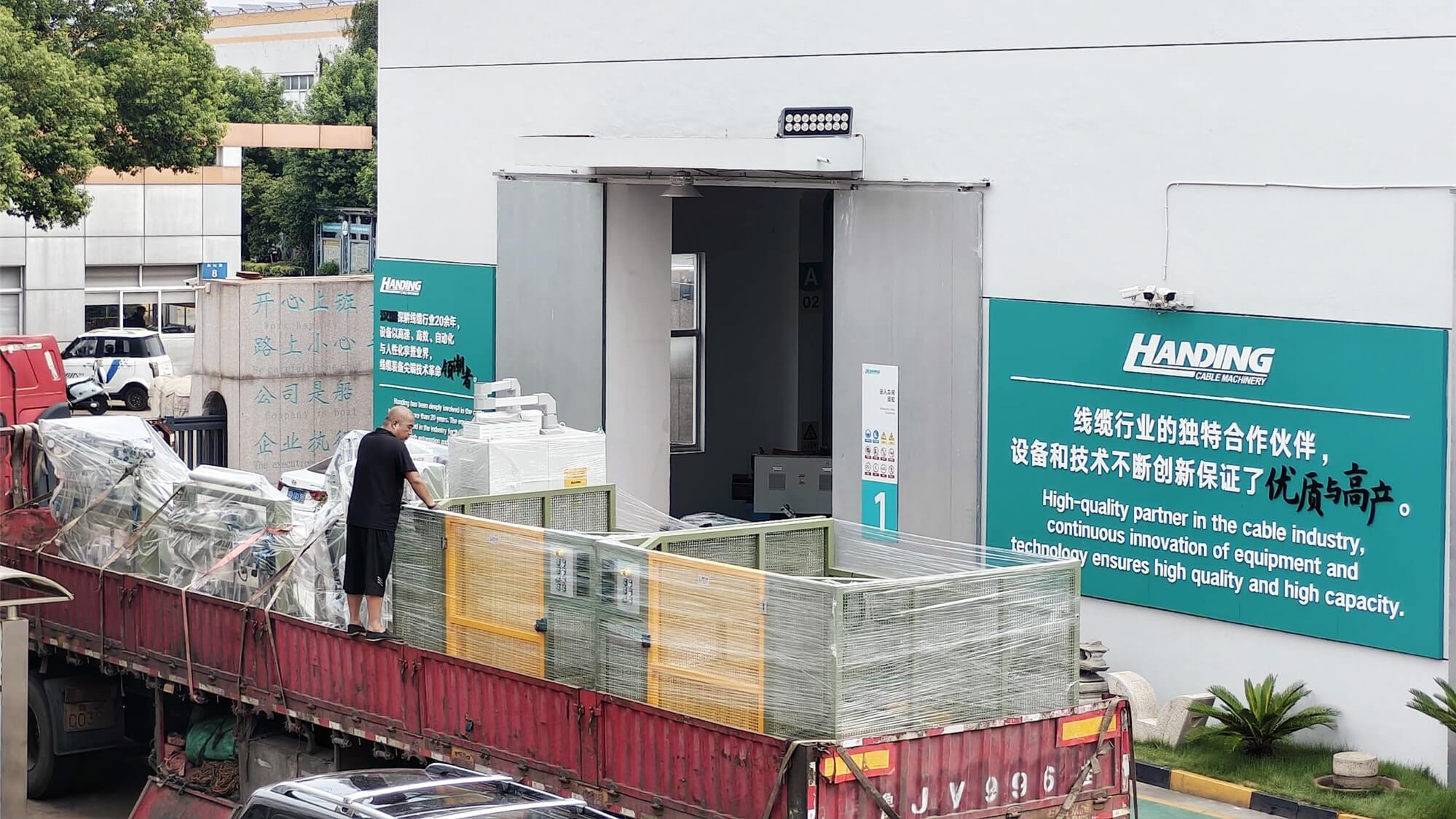 漢鼎9月發貨信息- 1250箱式復繞機生產線